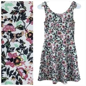 H&M Divided White Floral Skater Dress Sleeveless Scoop Tank Stretch Knit Size 6